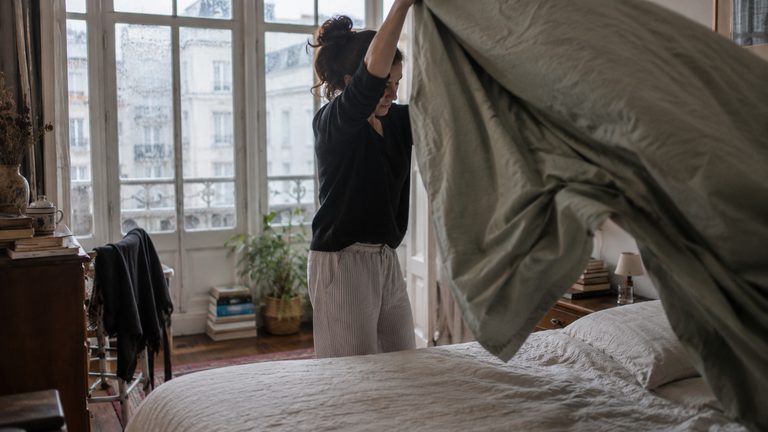 Empleada de hogar en A Coruña: precios por barrio y lo que suman las galerías y la humedad