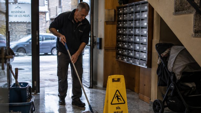 Limpieza de comunidades de vecinos en Andorra: lo que dicen las administraciones
