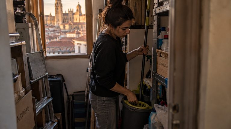 Trabajo de limpieza en Salamanca: los pisos de estudiantes son la base del año